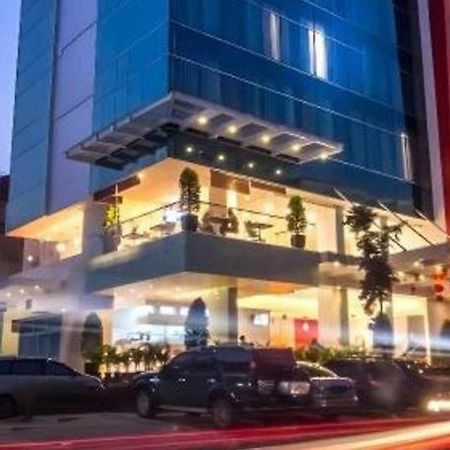 Redstar Hotel Jakarta Buitenkant foto