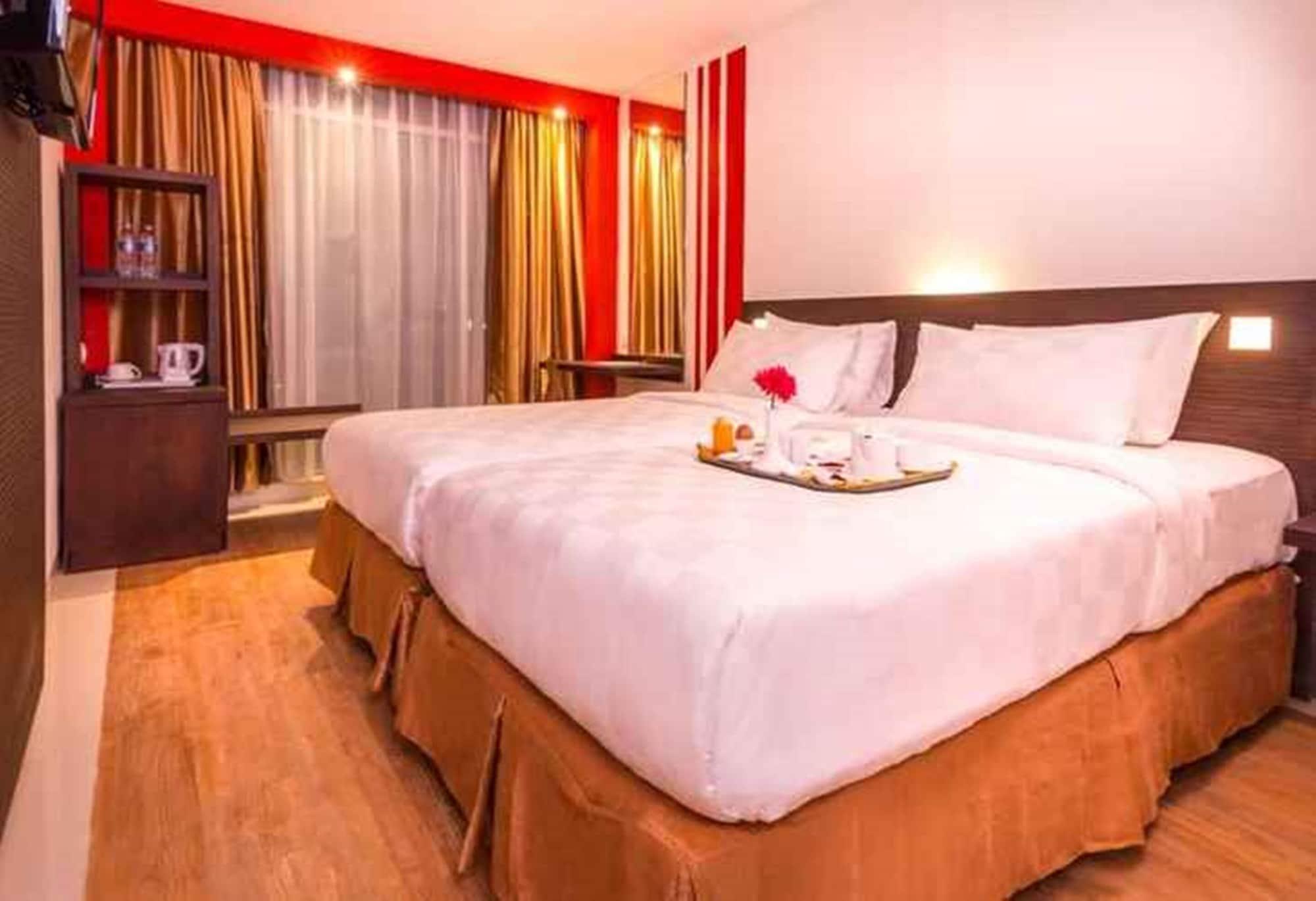 Redstar Hotel Jakarta Buitenkant foto