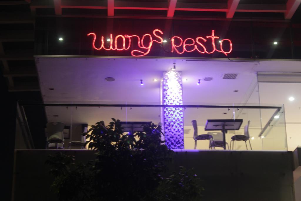 Redstar Hotel Jakarta Buitenkant foto