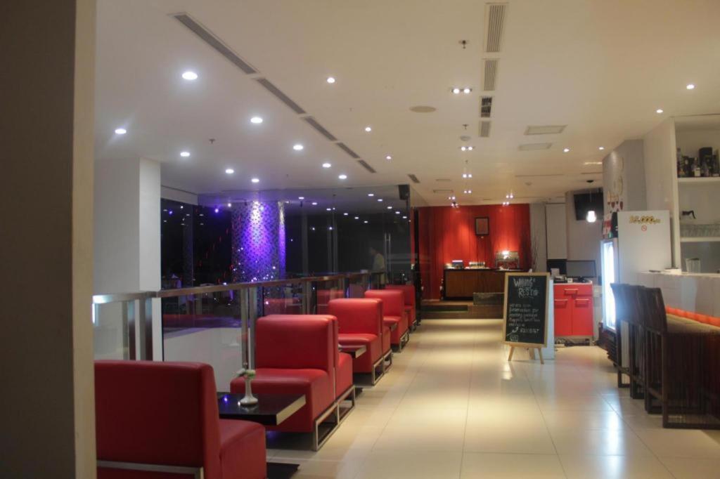 Redstar Hotel Jakarta Buitenkant foto