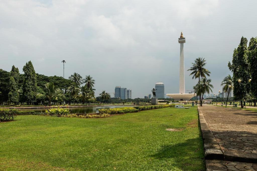 Redstar Hotel Jakarta Buitenkant foto