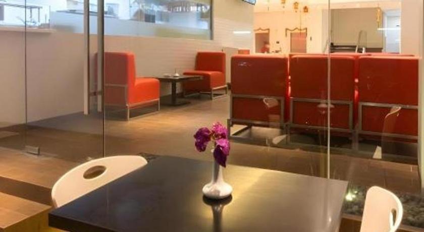Redstar Hotel Jakarta Buitenkant foto