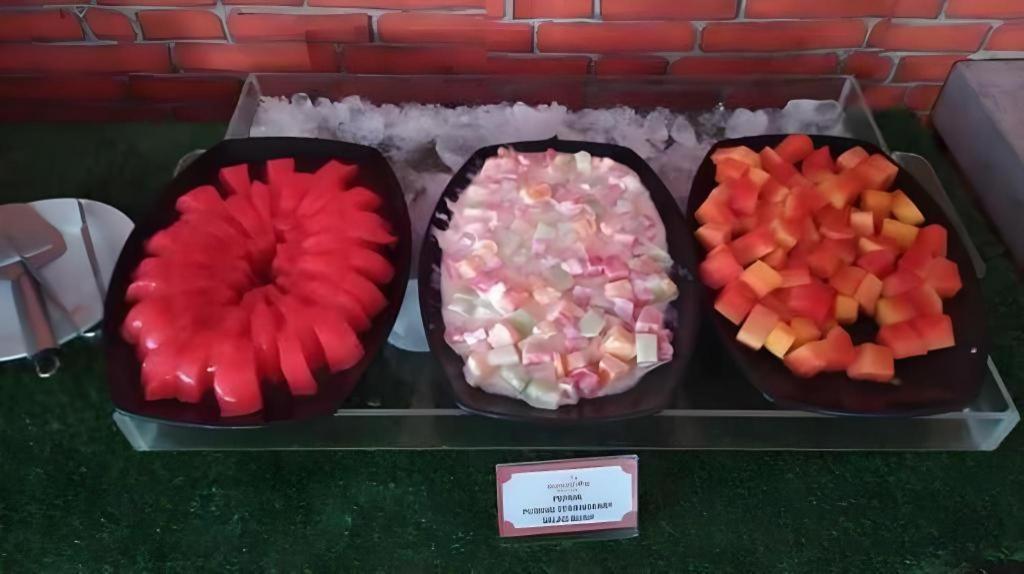 Redstar Hotel Jakarta Buitenkant foto