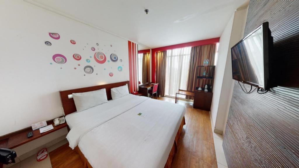 Redstar Hotel Jakarta Buitenkant foto