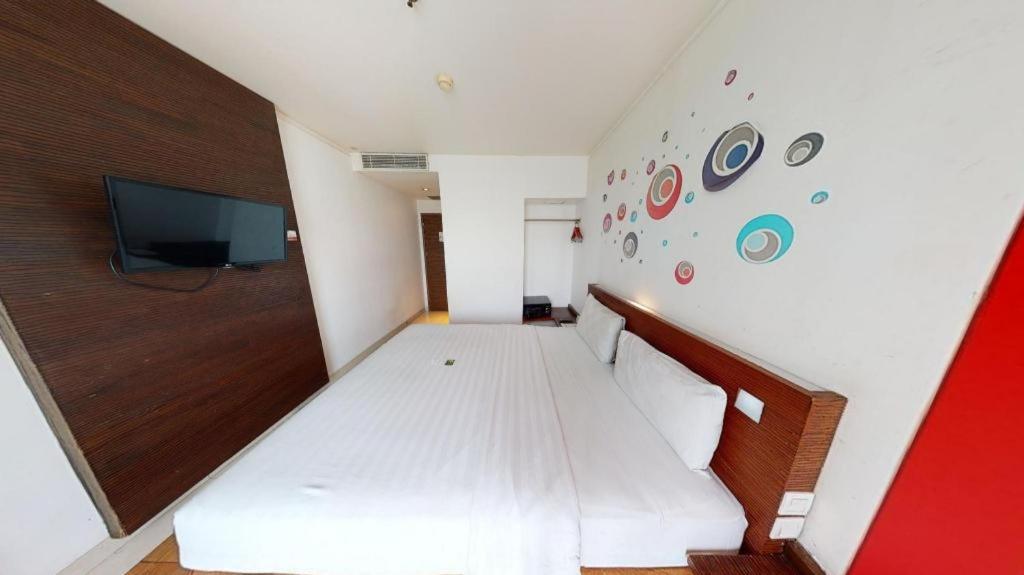 Redstar Hotel Jakarta Buitenkant foto