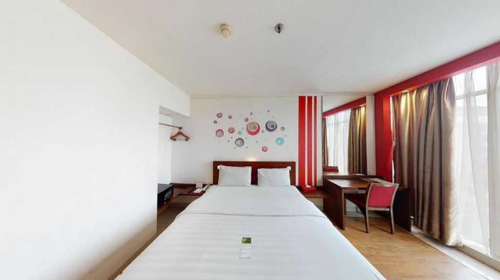 Redstar Hotel Jakarta Buitenkant foto