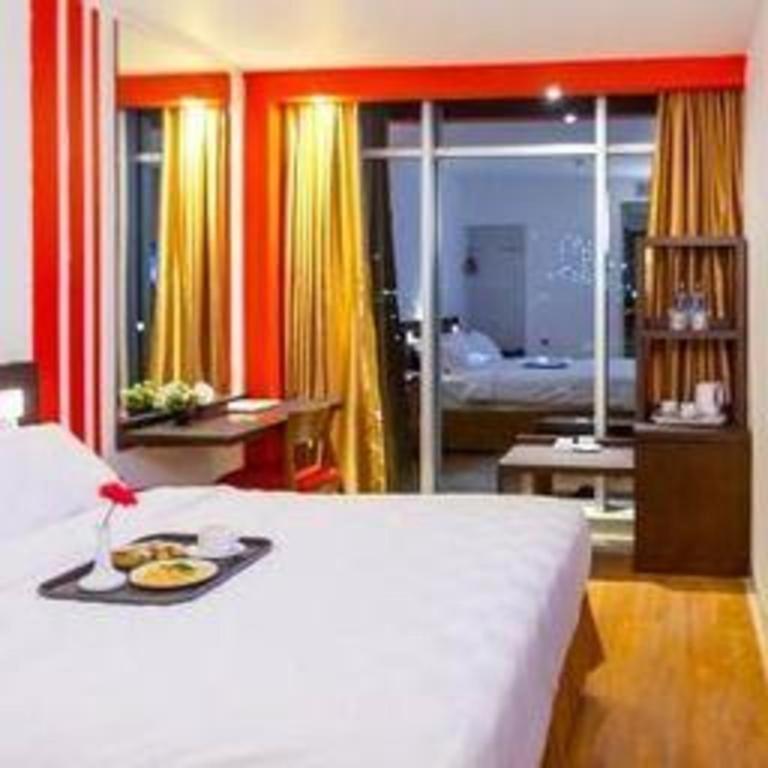 Redstar Hotel Jakarta Buitenkant foto