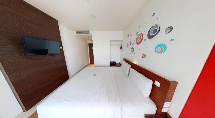 Redstar Hotel Jakarta Buitenkant foto
