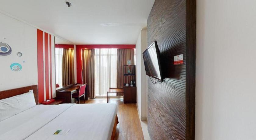 Redstar Hotel Jakarta Buitenkant foto