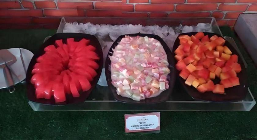 Redstar Hotel Jakarta Buitenkant foto