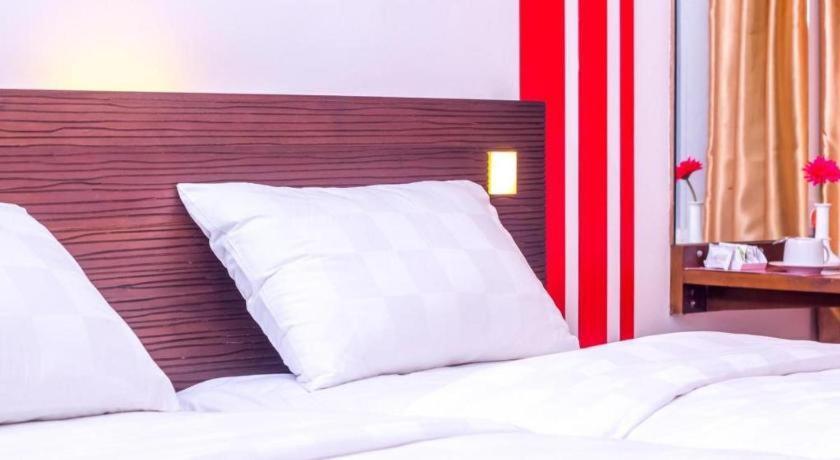 Redstar Hotel Jakarta Buitenkant foto