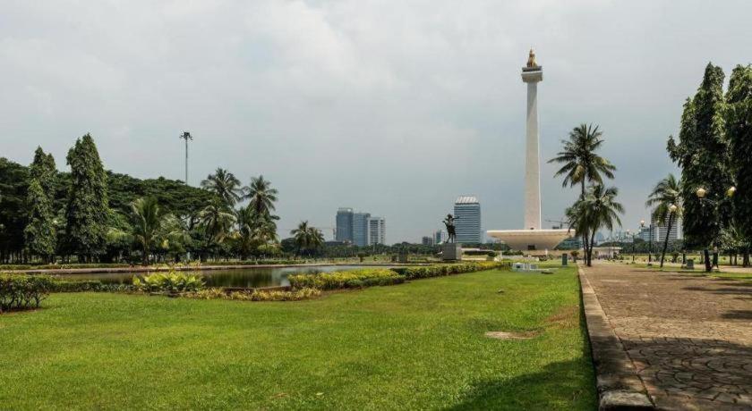 Redstar Hotel Jakarta Buitenkant foto