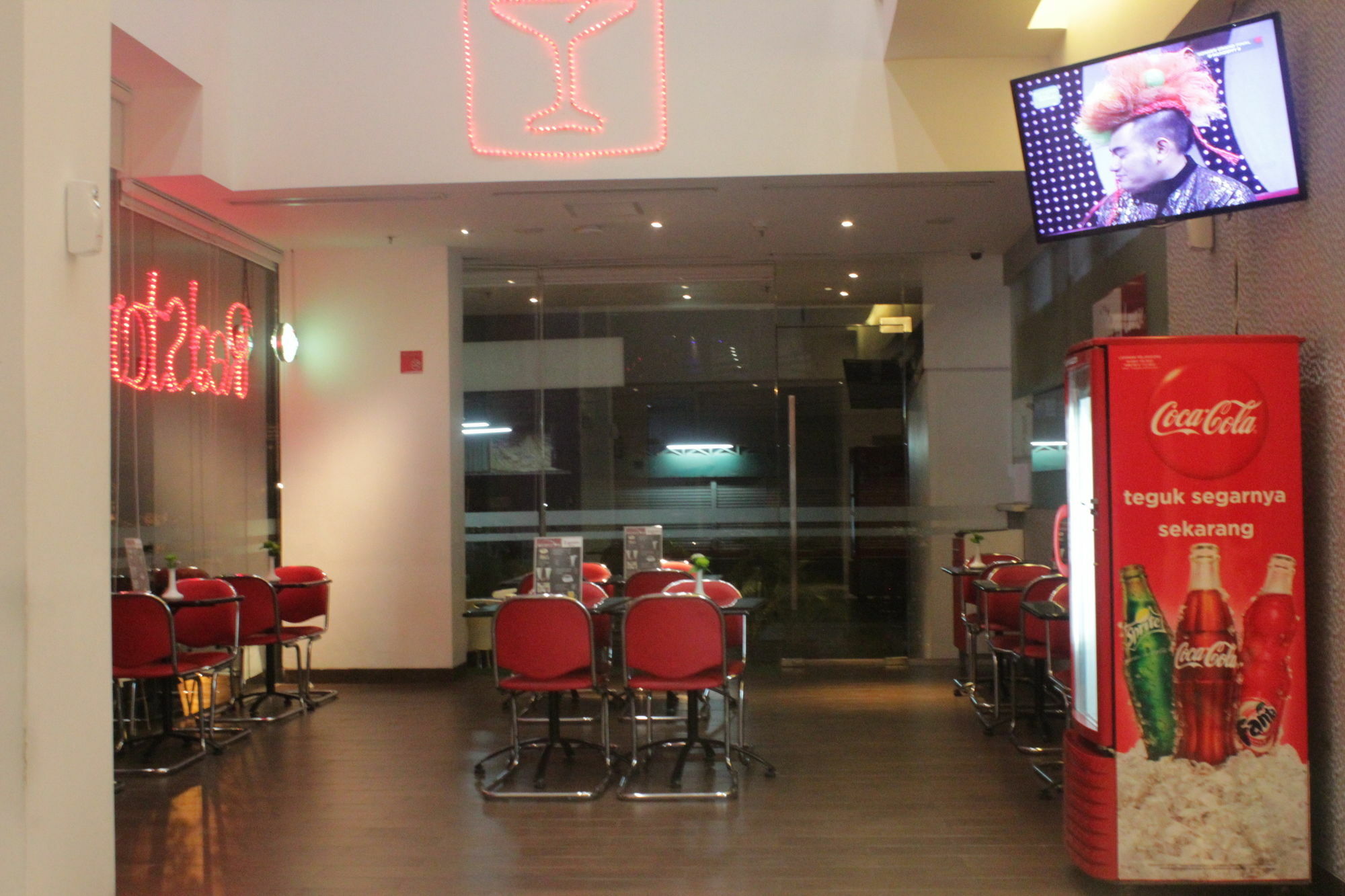 Redstar Hotel Jakarta Buitenkant foto